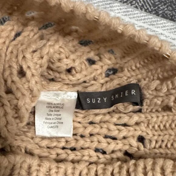 Winter Clothing Bundle (3 Items - Scarf, Gloves, Hat) - Picture 2 of 10